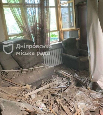 Вибухотехніки знешкодили бойову частину ракети, яка впала у Дніпрі