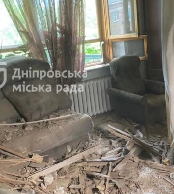 Вибухотехніки знешкодили бойову частину ракети, яка впала у Дніпрі