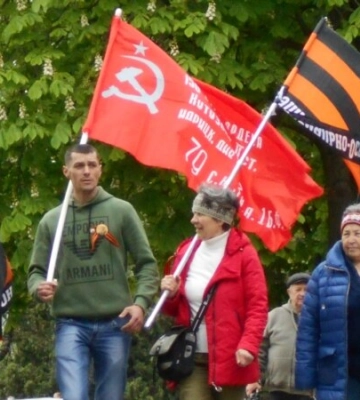 Радянські прапори, російські триколори та георгіївські стрічки – в окупованому Севастополі відзначили 9 травня