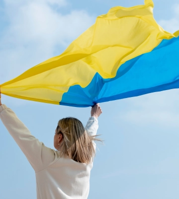 На будівлі ПК «Іскра» у захопленому армією РФ Маріуполі вивісили прапор України