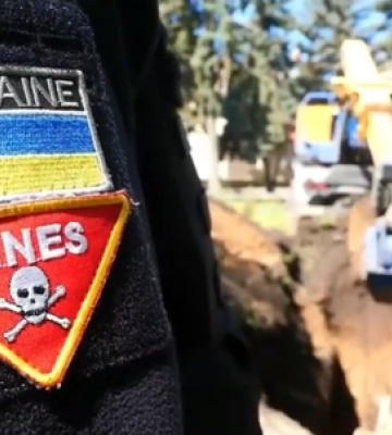В ГСЧС показали, как саперы ликвидируют 500-килограммовую авиабомбу: видео