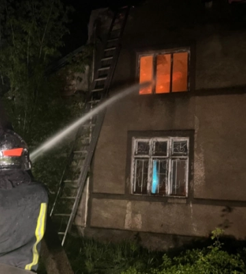 У Чернівцях в мікрорайоні Рогізна горіла будівля клубу