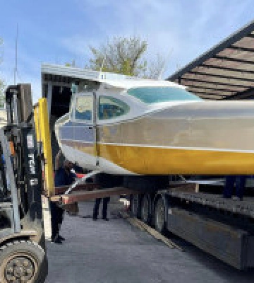 Київські митники викрили спробу ввезення цілого літака “Cessna” по частинах