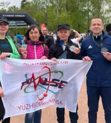 Бігуни з міста-супутника Південноукраїнської АЕС взяли участь у Київському півмарафоні Незламності