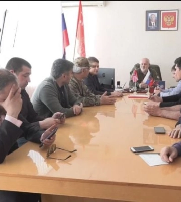В село под Мелитополем завезли новых &quot;шефов&quot; с кавказским акцентом 