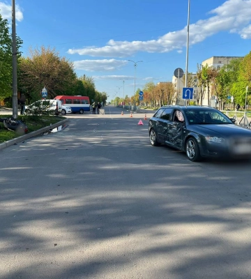 На Волині зіткнулися мотоцикл і авто: водій двоколісного потрапив у лікарню