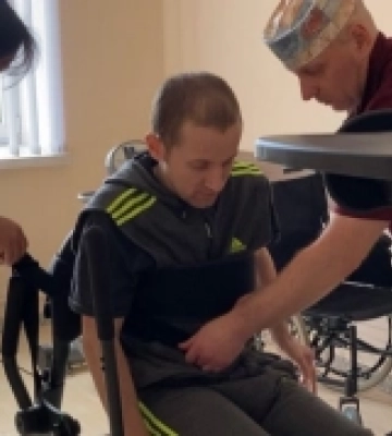 Ковельський хоспіс отримав вертикалізатор для реабілітації пацієнтів з травмами