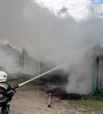 На Сумщині рятувальники приборкали загоряння в гаражному кооперативі