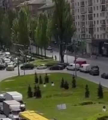 В Киеве из-за ДТП возле ТРЦ Гулливер образовалась большая пробка, видео