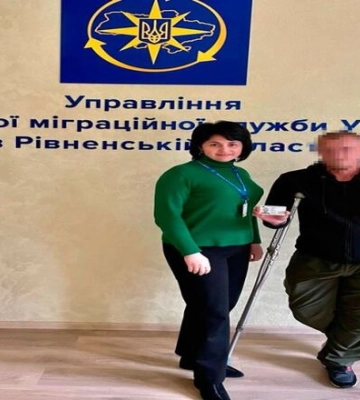 Міграційники Рівненщини допомогли відновити паспорт військовослужбовцю