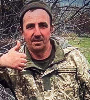 Він з перших днів пішов на фронт. Дніпропетровщина втратила солдата, який до останнього подиху був вірним присязі