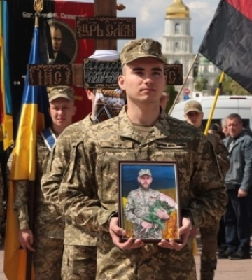 У Києві попрощалися з бійцем ДУК &quot;Правий сектор&quot; Віктором Панаском, який загинув у бою проти окупантів під Бахмутом. ВІДЕО+ФОТОрепортаж