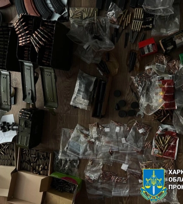 Вилучили цілий арсенал: на Харківщині батько з сином незаконно продавали зброю