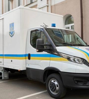 Пришвидшить процес ідентифікації загиблих: Україна отримала від Франції другу мобільну ДНК-лабораторію