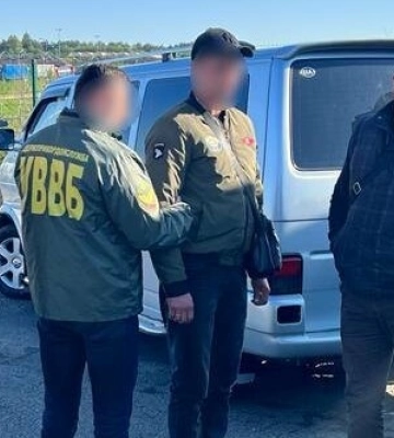 У «Раві-Руській» подружжя намагалося перевезти за кордон ухилянта