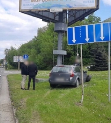 У Луцьку на Набрежній п&#039;яний водій в&#039;їхав в дорожній знак 