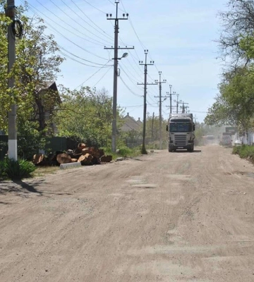 У Кілії облаштують до елеватора новий цегляний тротуар майже за 665 тис. грн, бо старе покриття розбили фури
