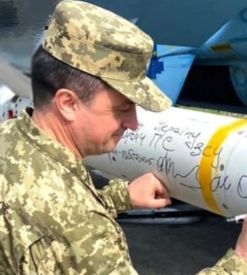 Олещук показал американскую ракету HARM на украинских самолетах – фото