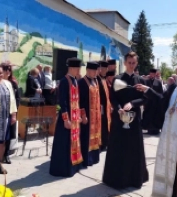 Митрополит Епіфаній освятив стелу загиблих випускників Нововолинського ЦПТО