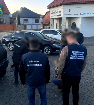 Прикордонник, який сприяв тютюновій контрабанді на Закарпатті, може опинитися за ґратами на 10 років (ФОТО)