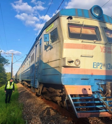 У Рудному потяг збив людину