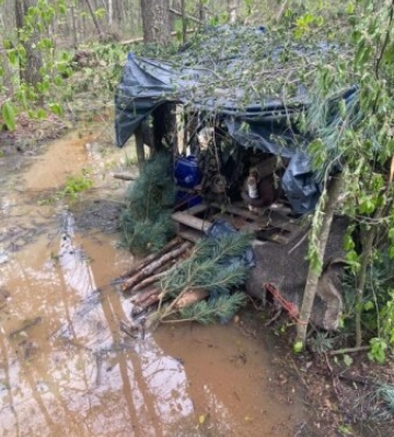 На Олевщині виявили нелегальних копачів бурштину