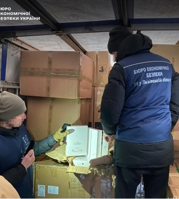 БЕБ провело обшуки на Львівській митниці через завезення техніки на 40 мільйонів гривень (ФОТО)