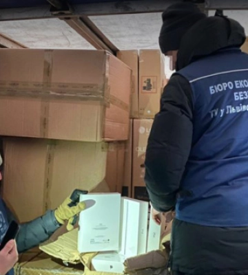 БЕБ провело обшуки на Львівській митниці через завезення техніки на 40 мільйонів гривень (ФОТО)