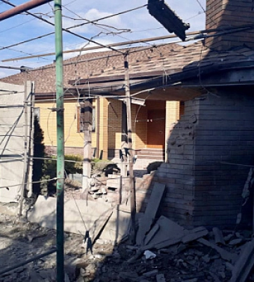 Изуродованное промышленное предприятие, три частных дома: днем враг атаковал Никополь