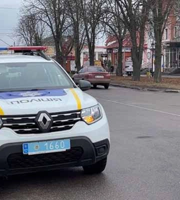 У Миргороді 35-річнй чоловік ходив по місту з ножем у руці (ВІДЕО)