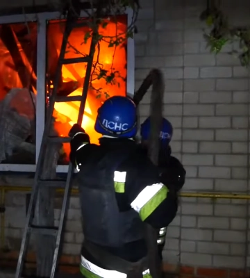 Ворог здійснив масований обстріл одного із селищ Запорізького району: постраждало 5 людей