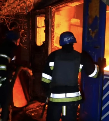 Ворог здійснив масований обстріл одного із селищ Запорізького району: постраждало 5 людей