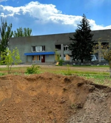 На Херсонщині через авіаудари рф пошкоджені приміщення аптеки та селищної ради