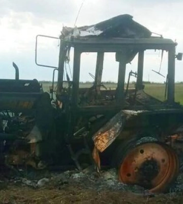 На Херсонщині на міні у полі підірвався трактор. ФОТО