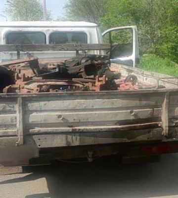 Криворізькі патрульні виявили автомобіль, який перевозив порізані запчастини від трактора