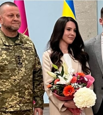 Залужний несподівано засвітився на весіллі українців, поки росіяни розганяли фейки про його загибель