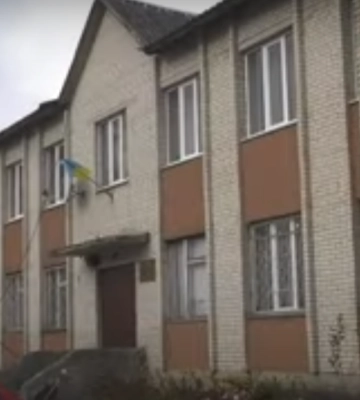 На премії гроші є, а на школу нема: у громаді на Волині батьки учнів змушені скидатися грошима на укриття