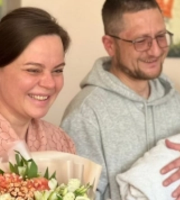 У перинатальному центрі Рівного дружина Героя України народила доньку. ФОТО