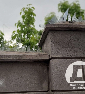 У Дніпрі побачили паркан палацу &quot;скляної королеви&quot; 