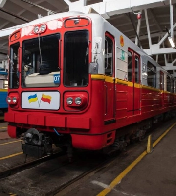 Київський метрополітен отримав перші 6 вагонів від Варшави. Їх розберуть на запчастини