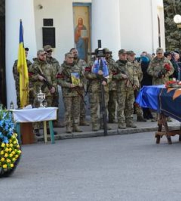 Навіки в строю: Полтавська громада попрощалася із  захисниками Дмитром Юденком та Валерієм Сосновським ФОТО
