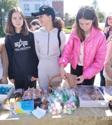 У селі під Луцьком школярі на благодійному ярмарку зібрали понад 70 тисяч на ЗСУ (ФОТО)