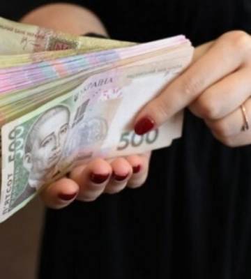 На Закарпатті шахрайка виманювала гроші від людей з різних регіонів України