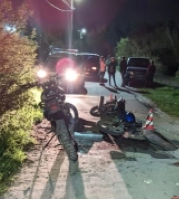 У Рівному ДТП: мотоцикліст зіткнувся з автомобілем військових (ФОТО)