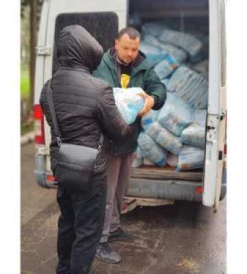 Волонтери допомогли засіяти тисячі грядок