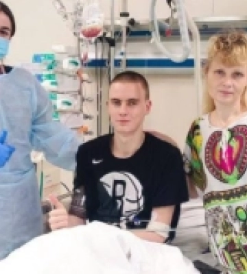 Українські лікарі вперше провели трансплантацію кісткового мозку від неродинного донора з України
