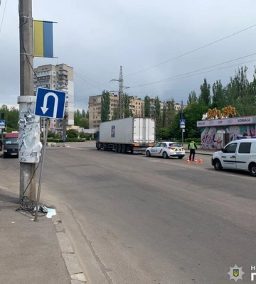 У Львові вантажівка збила пішохода
