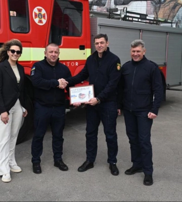 Рятувальники Рівненщини отримали нове авто від партнерів зі Швеції