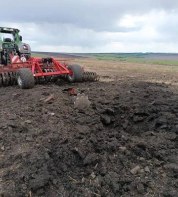 На Харківщині тракторист вдруге підірвався на міні: поле перевіряли сапери