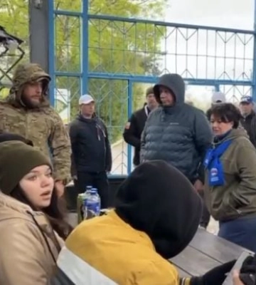 Танцы с бубном: мелитопольские коллаборанты пытаются склонить людей к "добровольной" эвакуации 